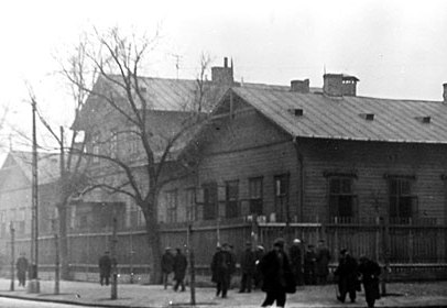 Hajléktalan szálló a Plac Broni sarkán dzika hajlektalan szallo cut